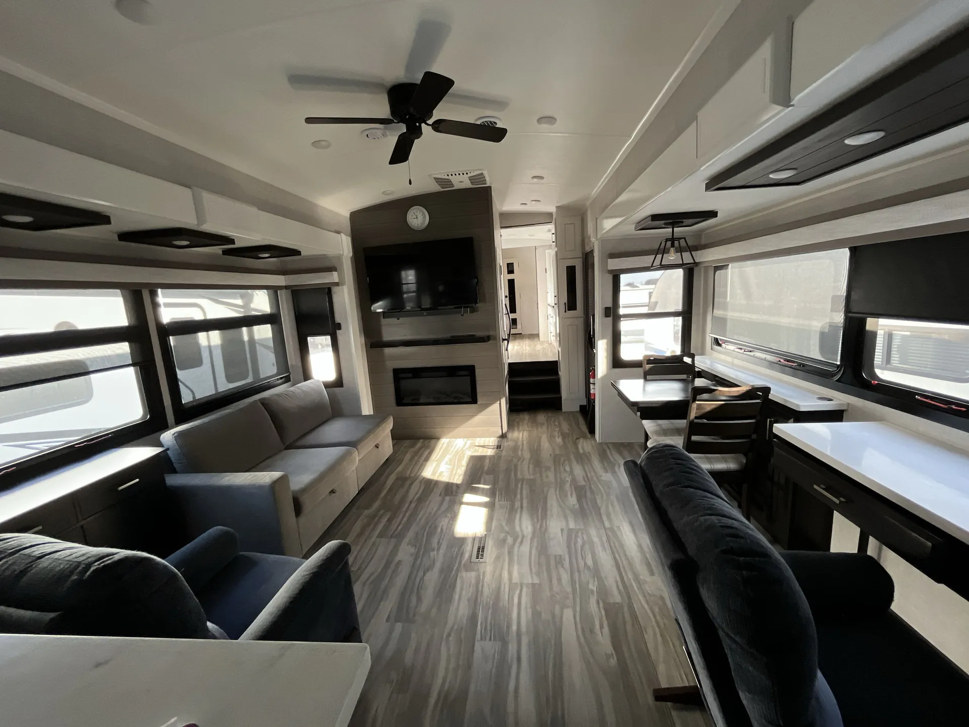 2024 Jayco Pinnacle 38FBRK — living area main