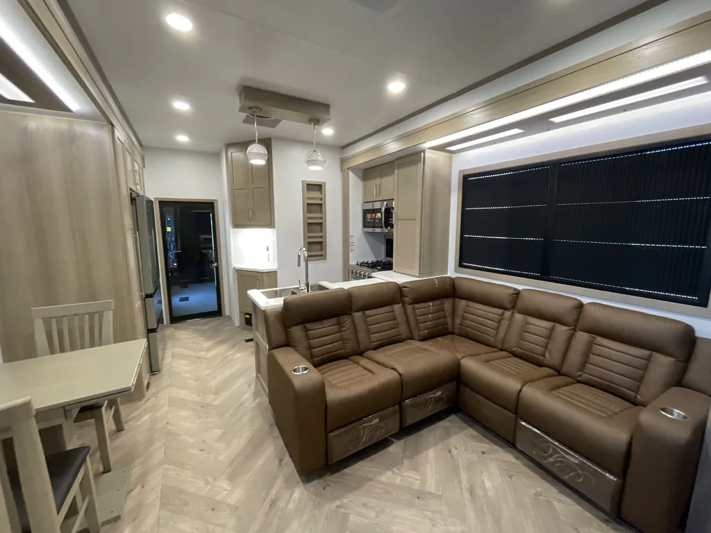 2026 Keystone Raptor 433, Photos photo 2