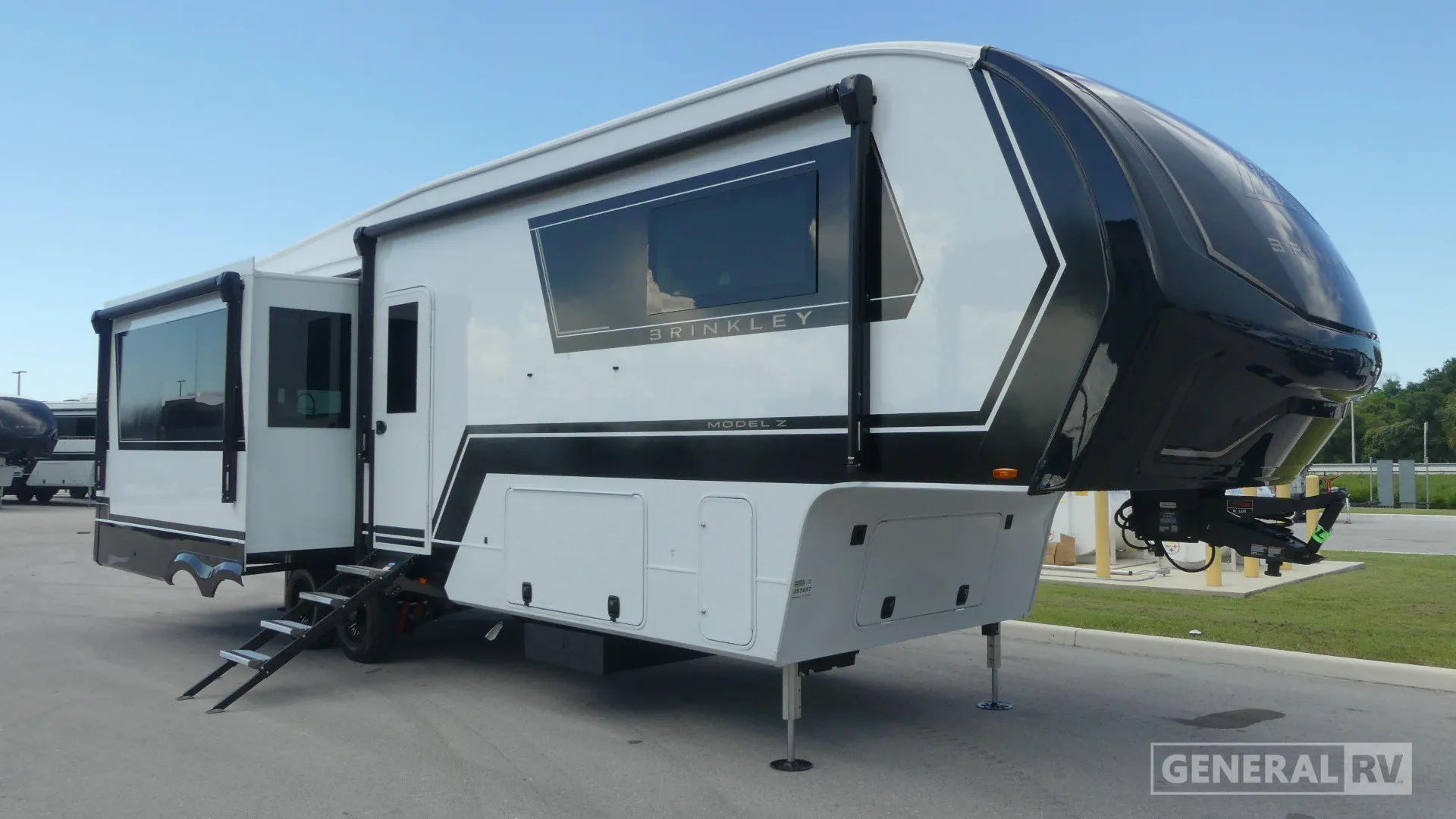 2027 Brinkley Model Z 3200 - Photo 2