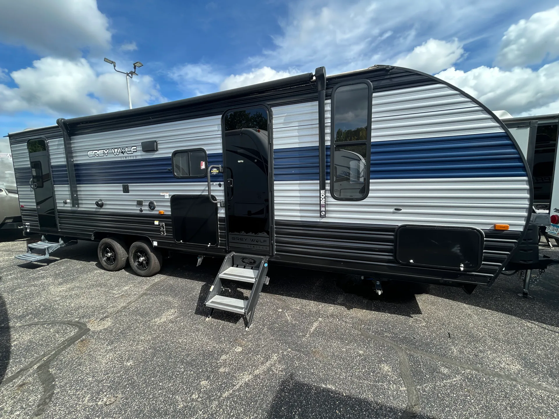 2022 Forest River Cherokee Grey Wolf 26DBH