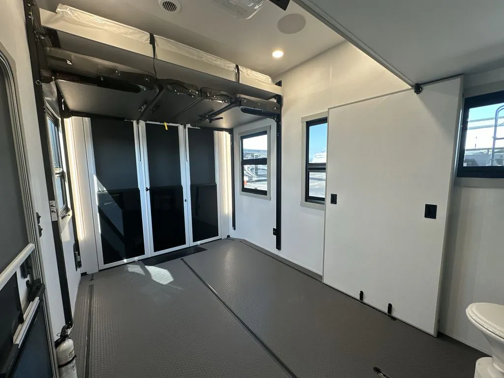 2026 Brinkley Model G 3950, Photos photo 8