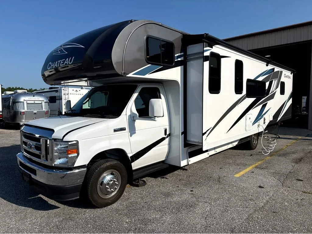 2024 Thor Motor Coach Chateau 31WV - Photo 3