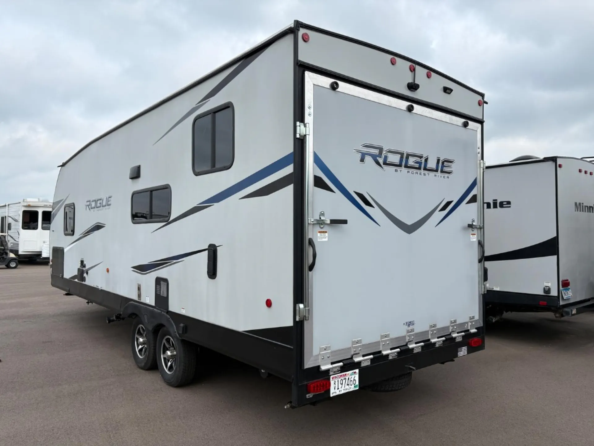 2021 Forest River Vengeance Rogue 25V — Photo 5