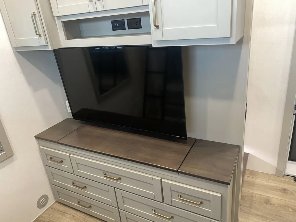 2026 Brinkley Model Z 3610, Photos photo 17