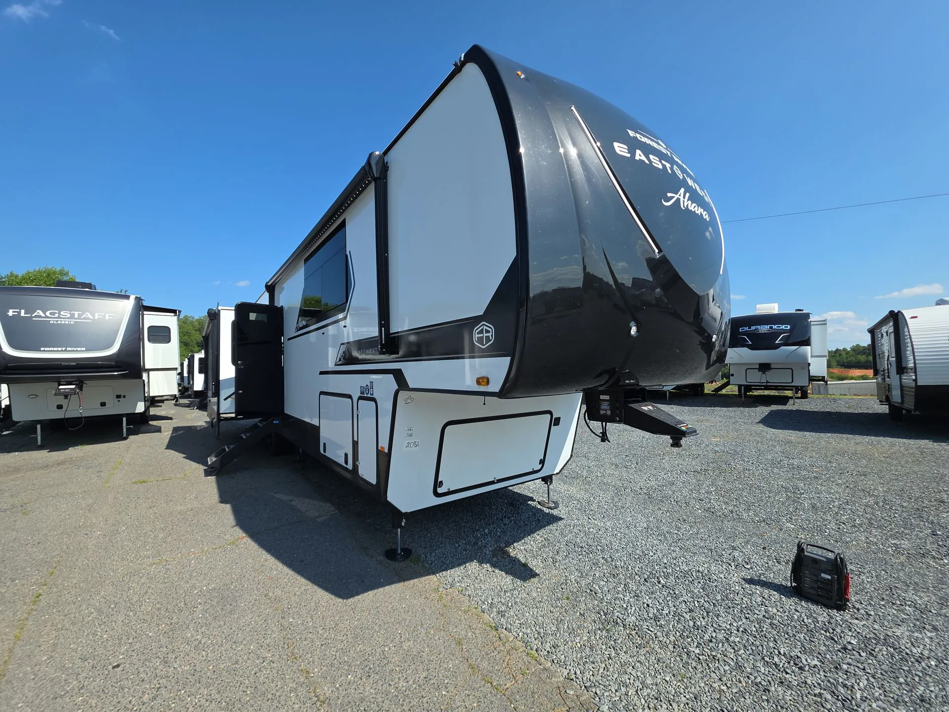 2027 East to West Ahara 395FB - Photo 3