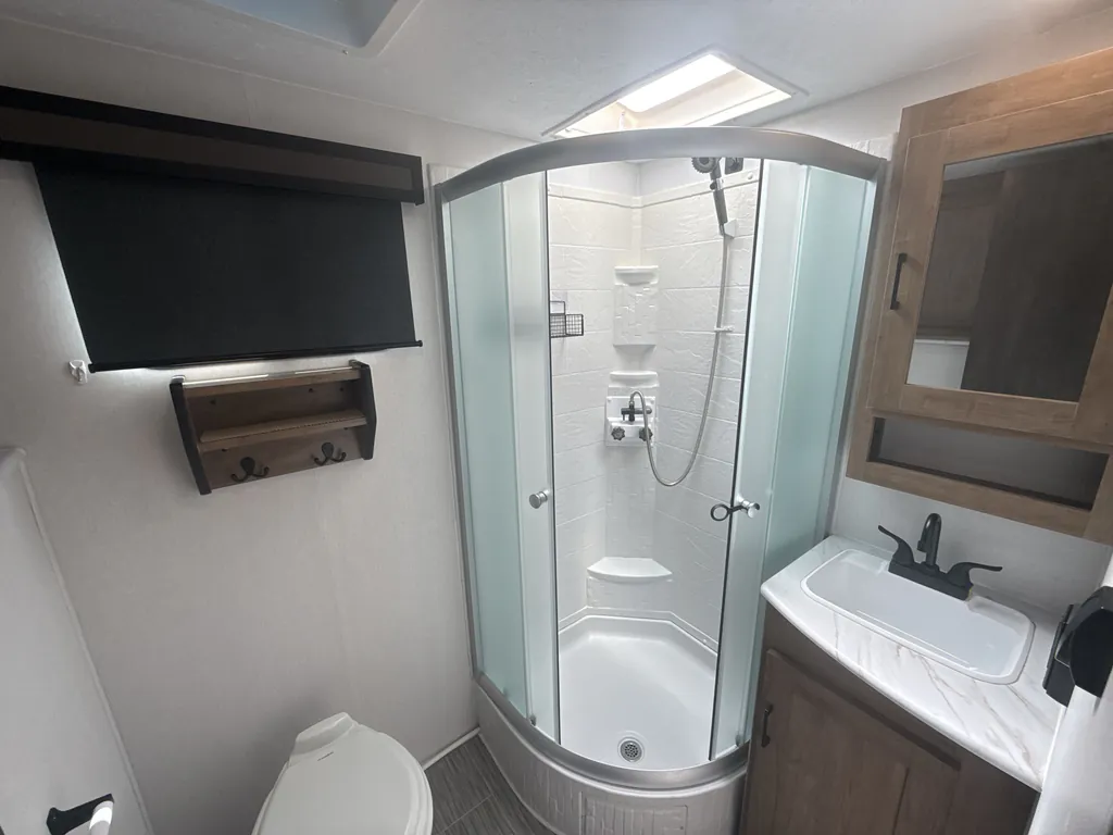 2025 Coachmen Freedom Express Ultra Lite 258BHS, Photos photo 19