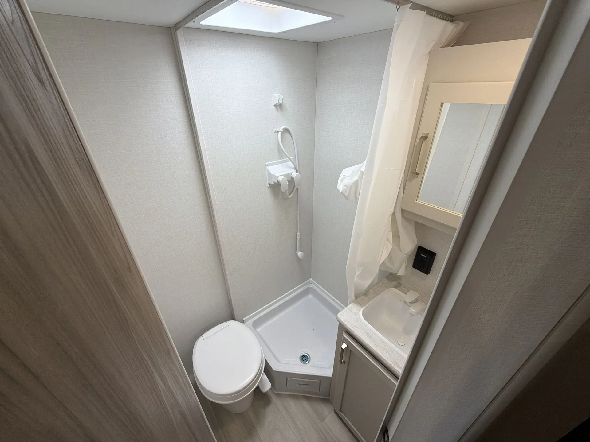 2027 K-Z Rv Sportsmen Classic 160QB — living area main