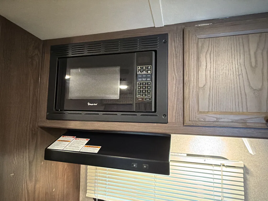 2018 Forest River Flagstaff Micro Lite 19KD, Photos photo 10
