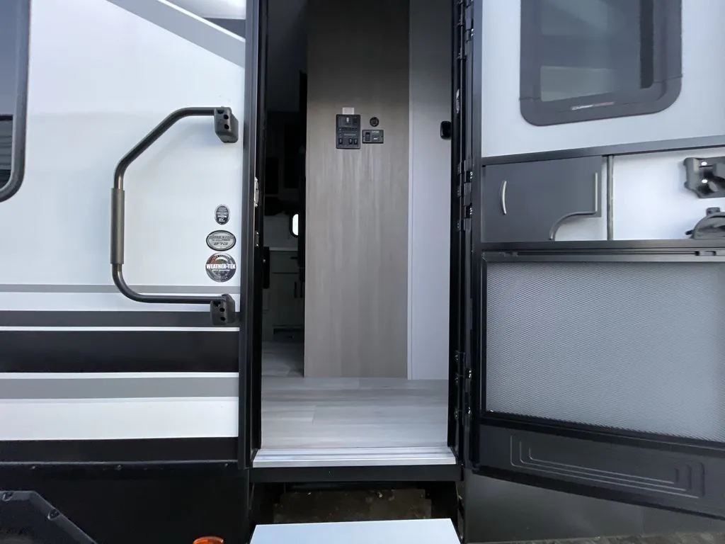 2026 Grand Design Momentum G-Class 27G - Photo 2