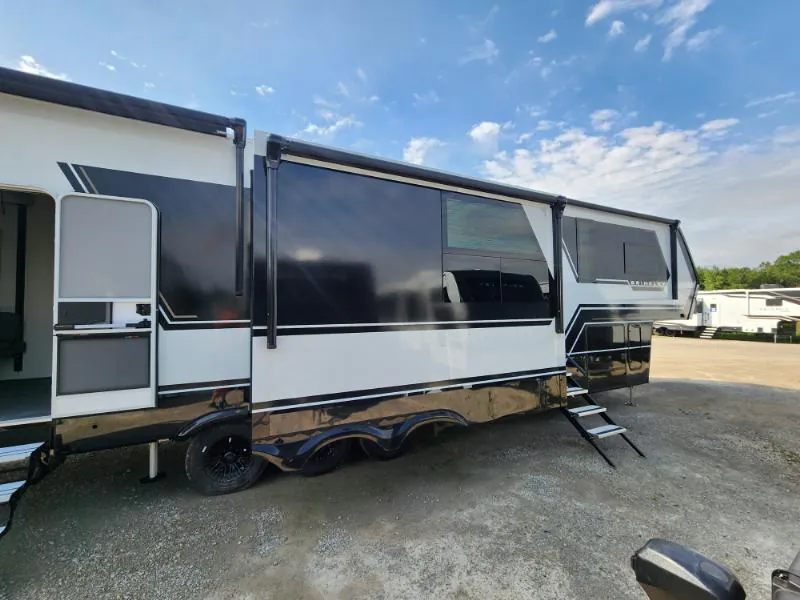 2026 Brinkley Model G 3970, Photos photo 7