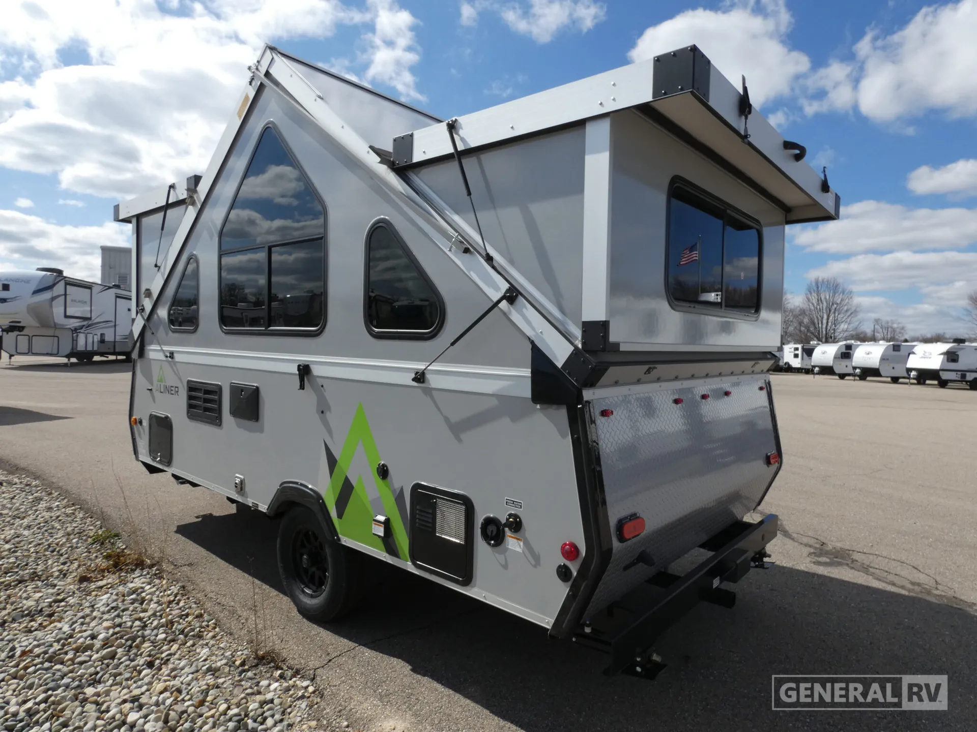 2026 Aliner Expedition Rear Sofa - Photo 4