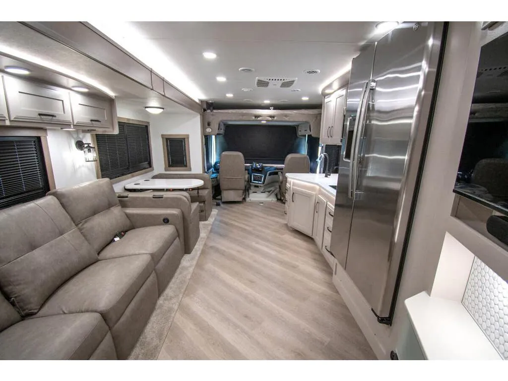 2027 Entegra Coach Emblem 36U, Photos photo 2