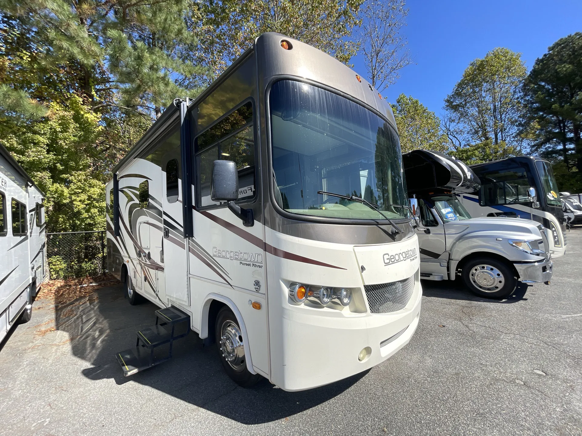 2017 Forest River Georgetown 270S - Photo 2