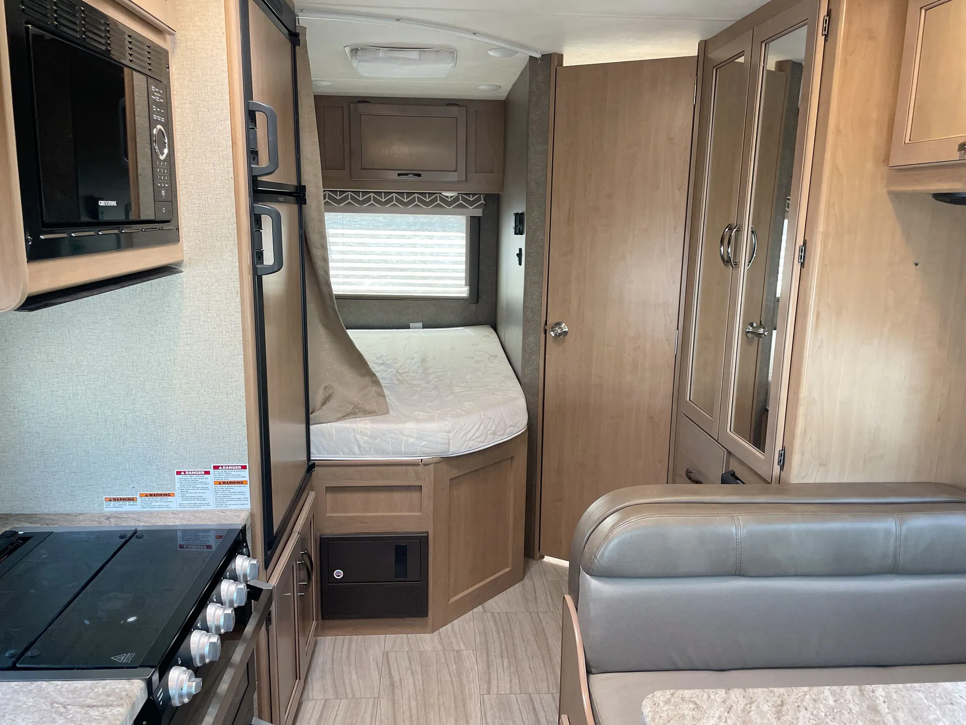 2020 Thor Motor Coach Daybreak 22GO - Photo 3