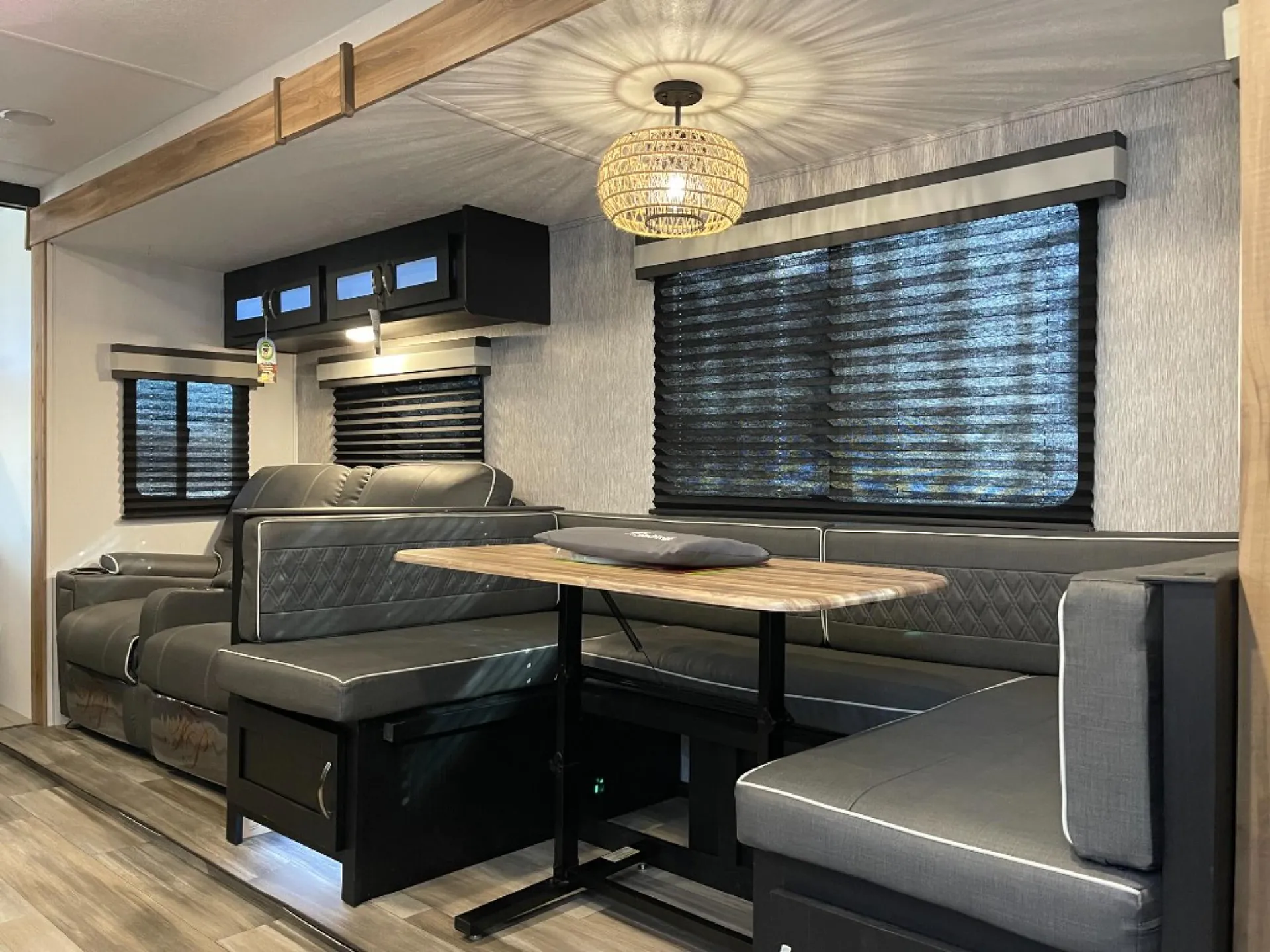 2023 Coachmen Freedom Express Ultra Lite 294BHDS - Photo 4