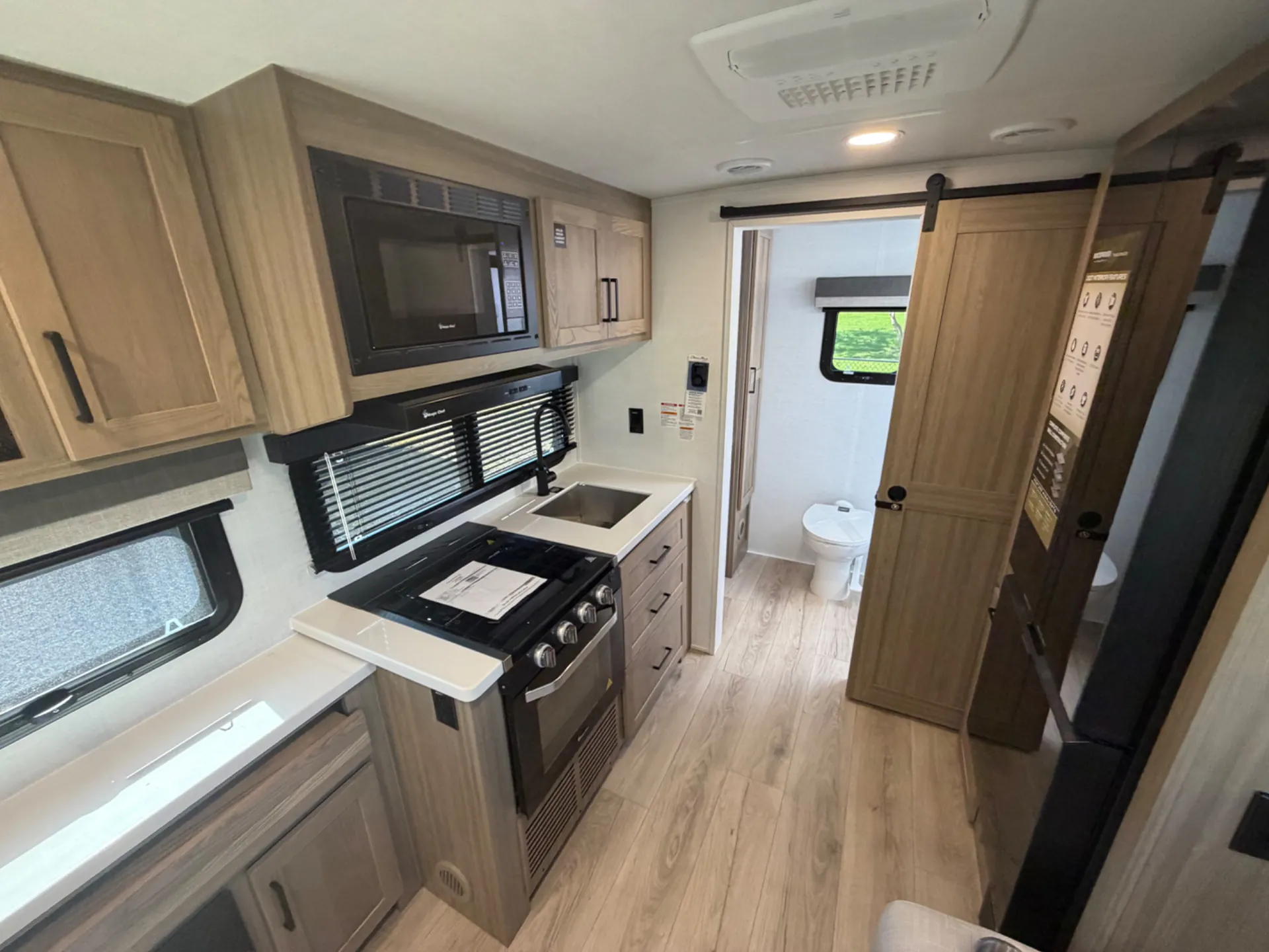2027 Forest River Rockwood Mini Lite 2524FBT — Photo 6