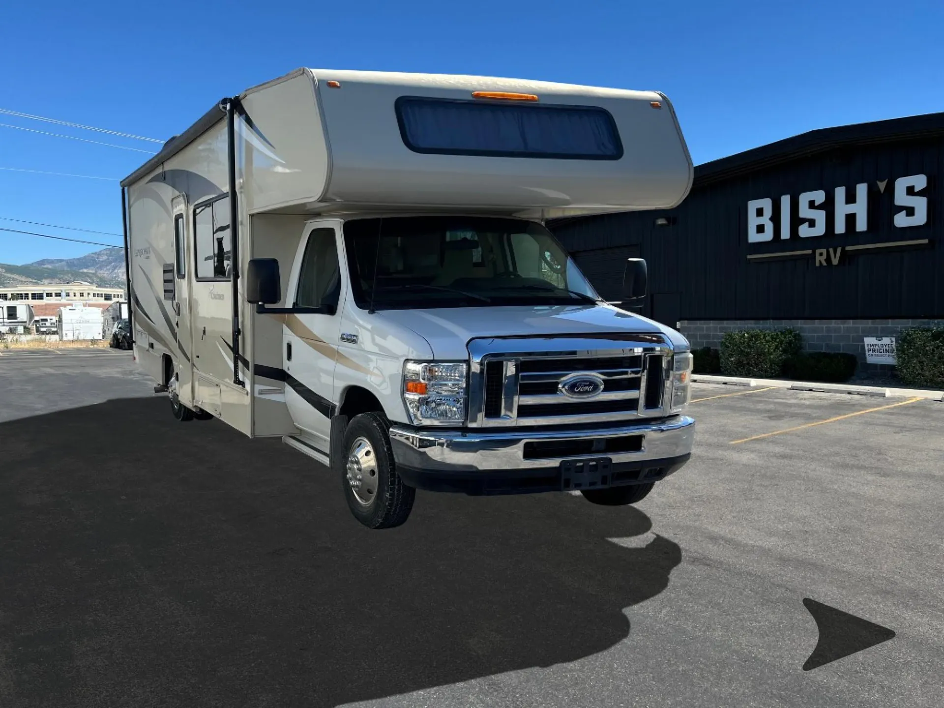 2019 Coachmen Leprechaun 260RS - Photo 2