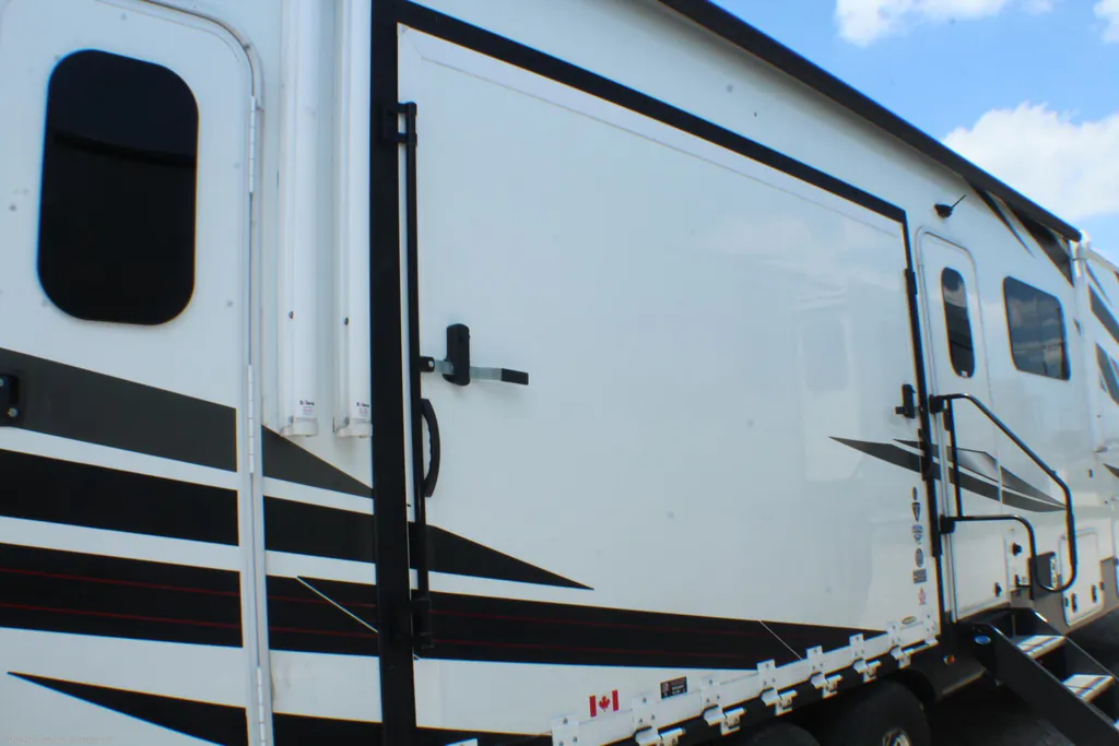 2023 Jayco Seismic Luxury Series 4113, Photos photo 11