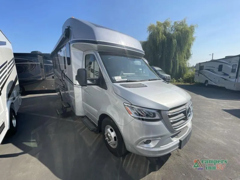 2024 Tiffin Wayfarer 25 RLW - Photo 2