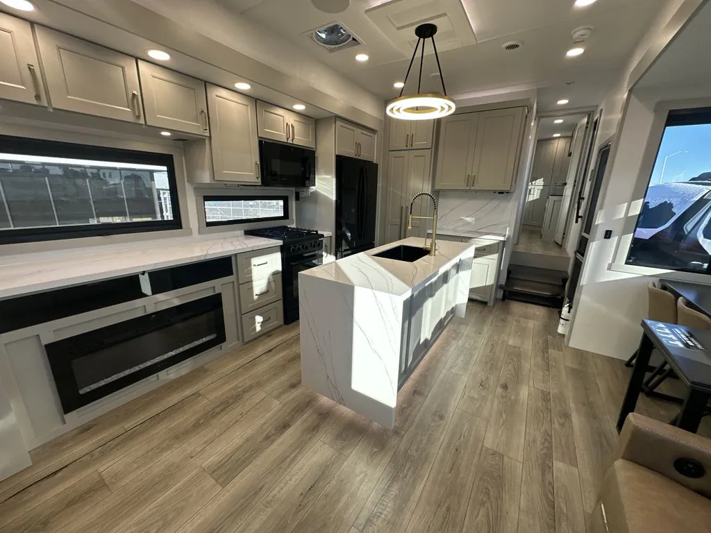 2026 Brinkley Model G 4100, Photos photo 14
