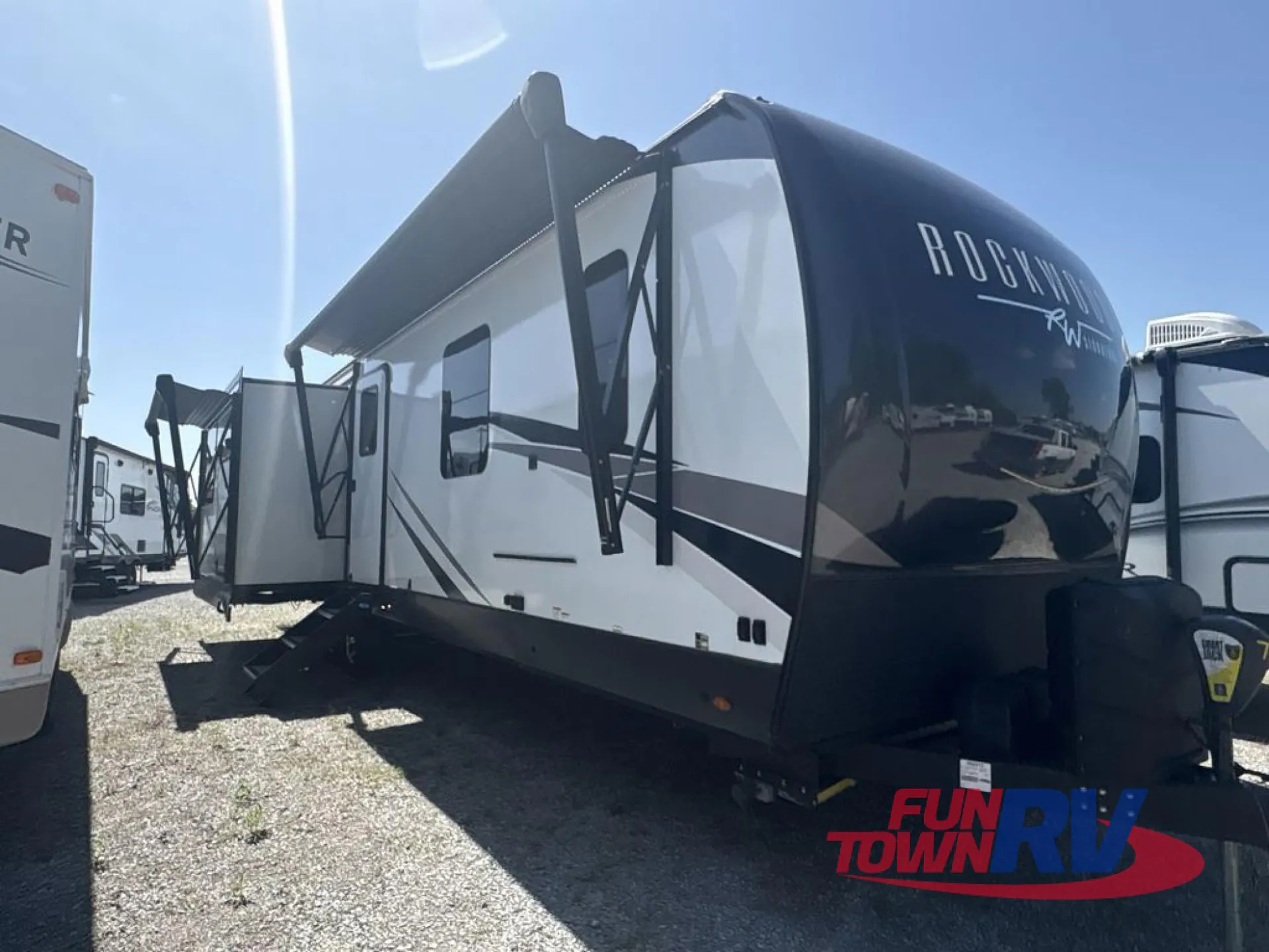 2023 Forest River Rockwood Signature 8332SB - Photo 2