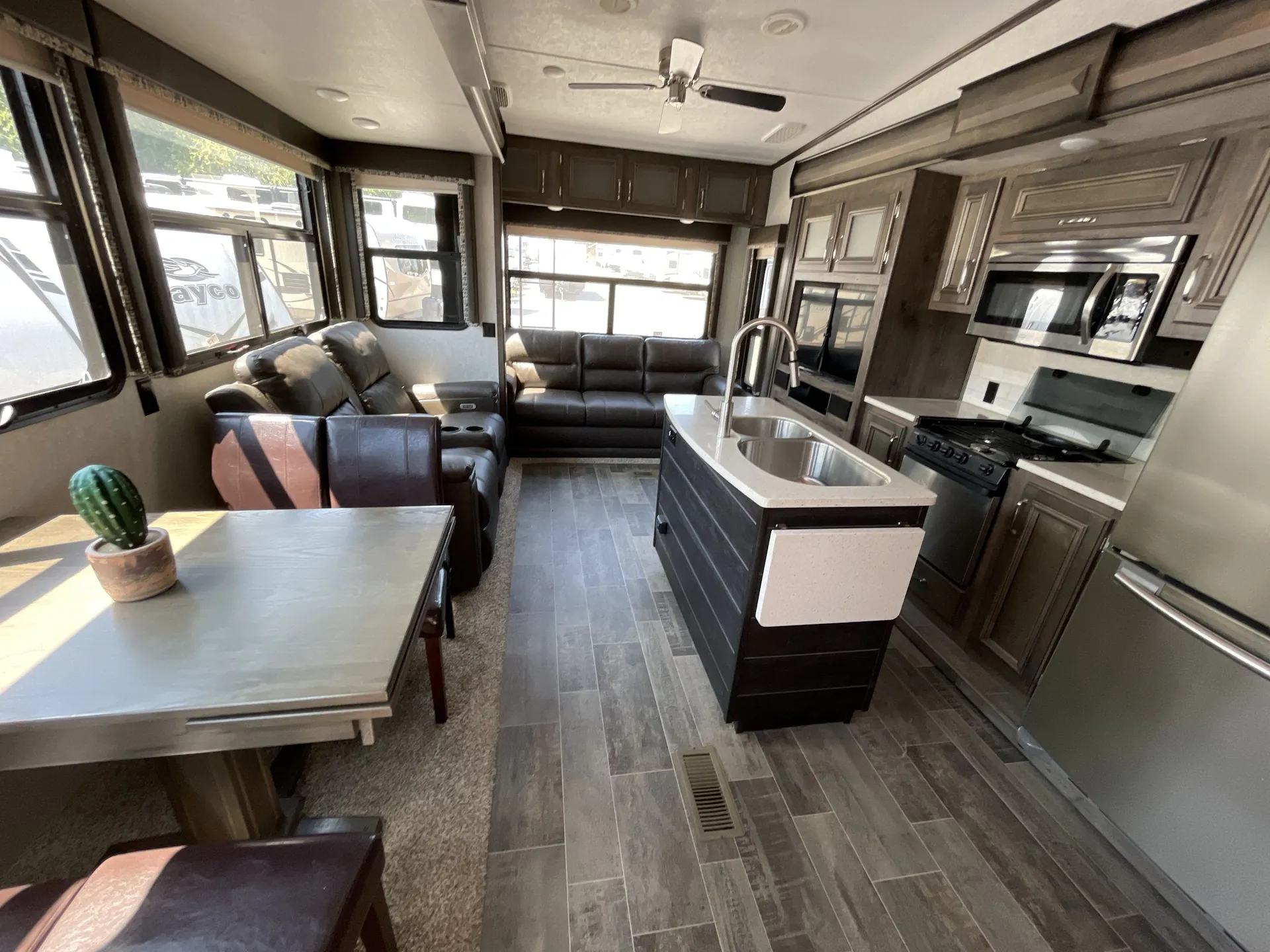 2018 Keystone Montana High Country 385BR — living area main