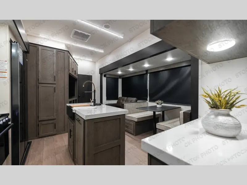 2027 Forest River Cherokee Arctic Wolf 3750SUITE - Photo 4