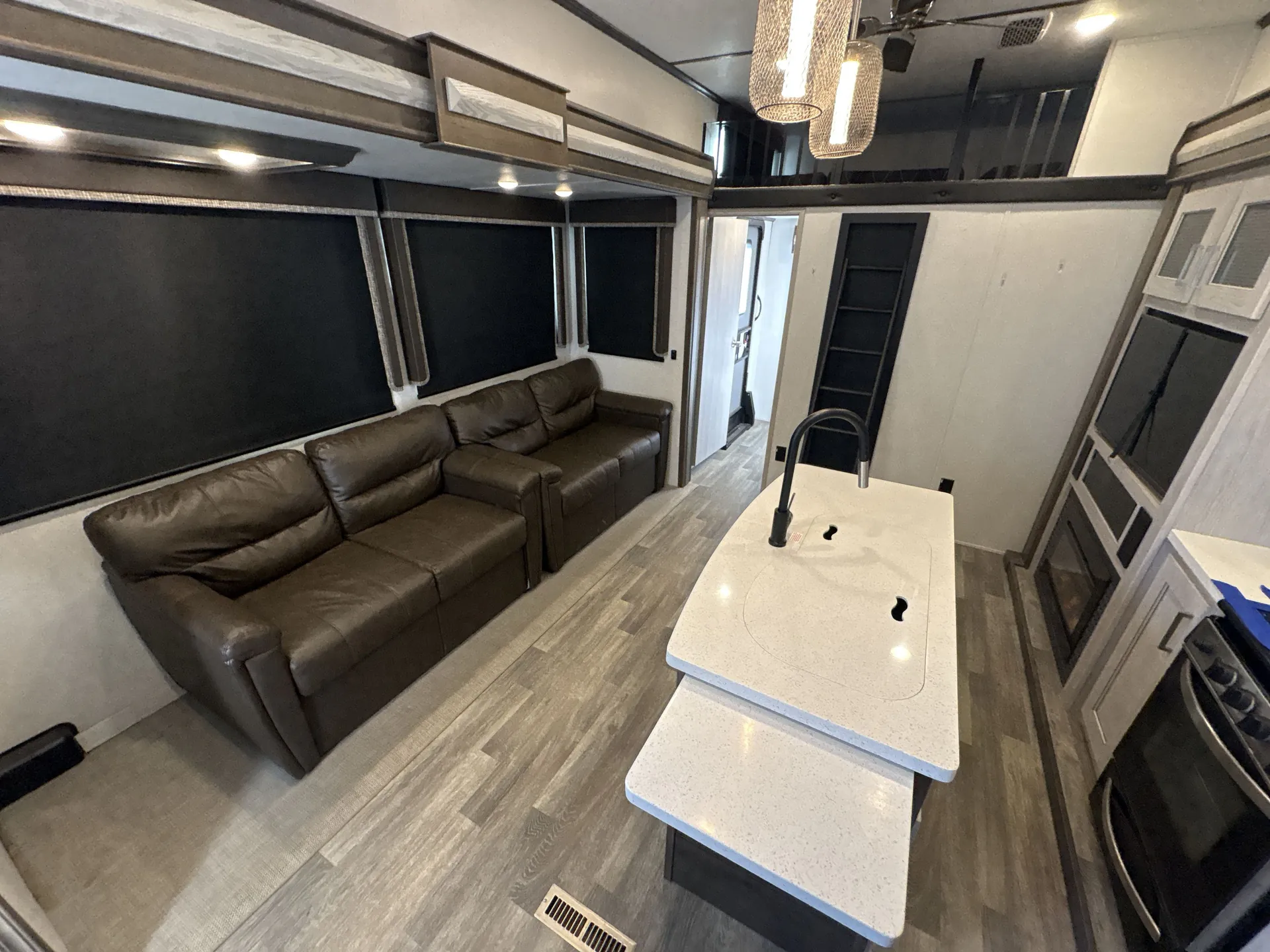 2021 Keystone Montana High Country 335BH — living area main