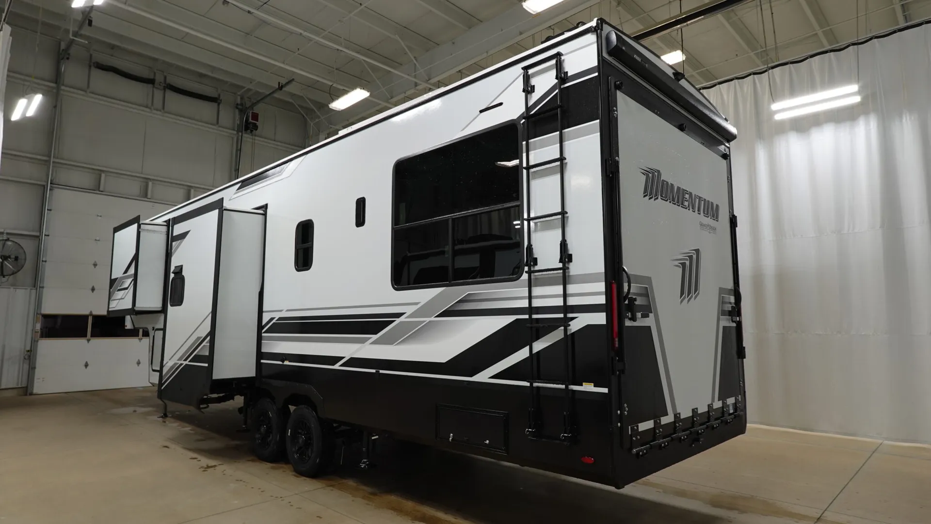 2026 Grand Design Momentum G-Class 320G - Photo 4