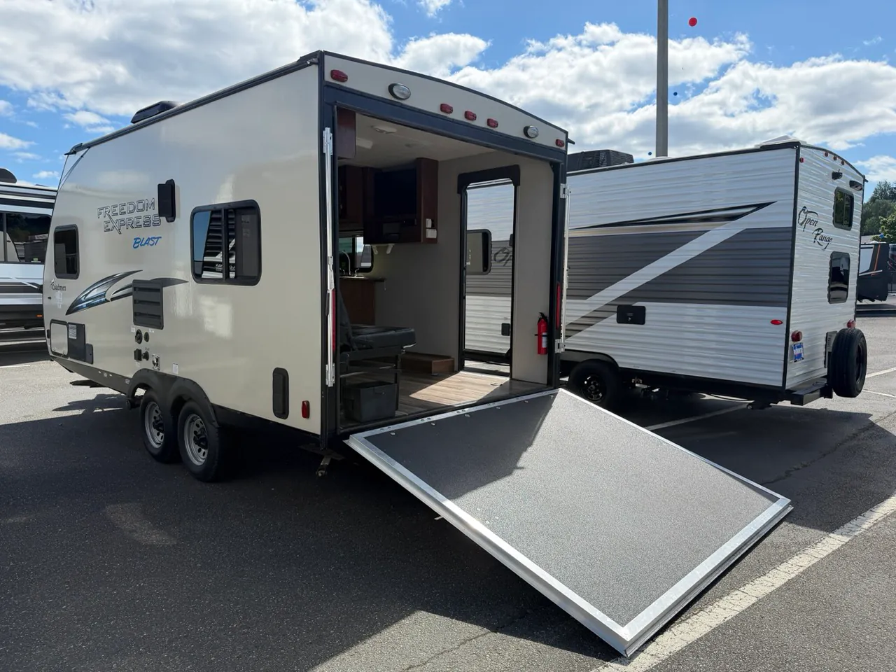 2017 Coachmen Freedom Express 17BLSE - Photo 3