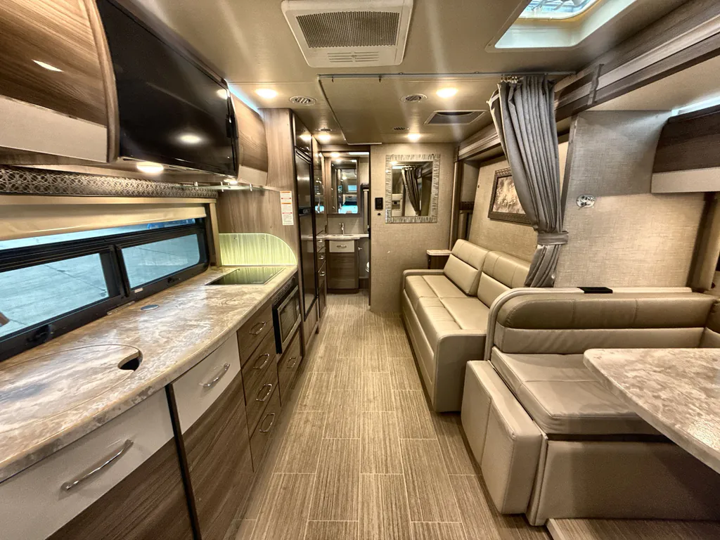 2022 Thor Motor Coach Tiburon 24FB, Photos photo 3