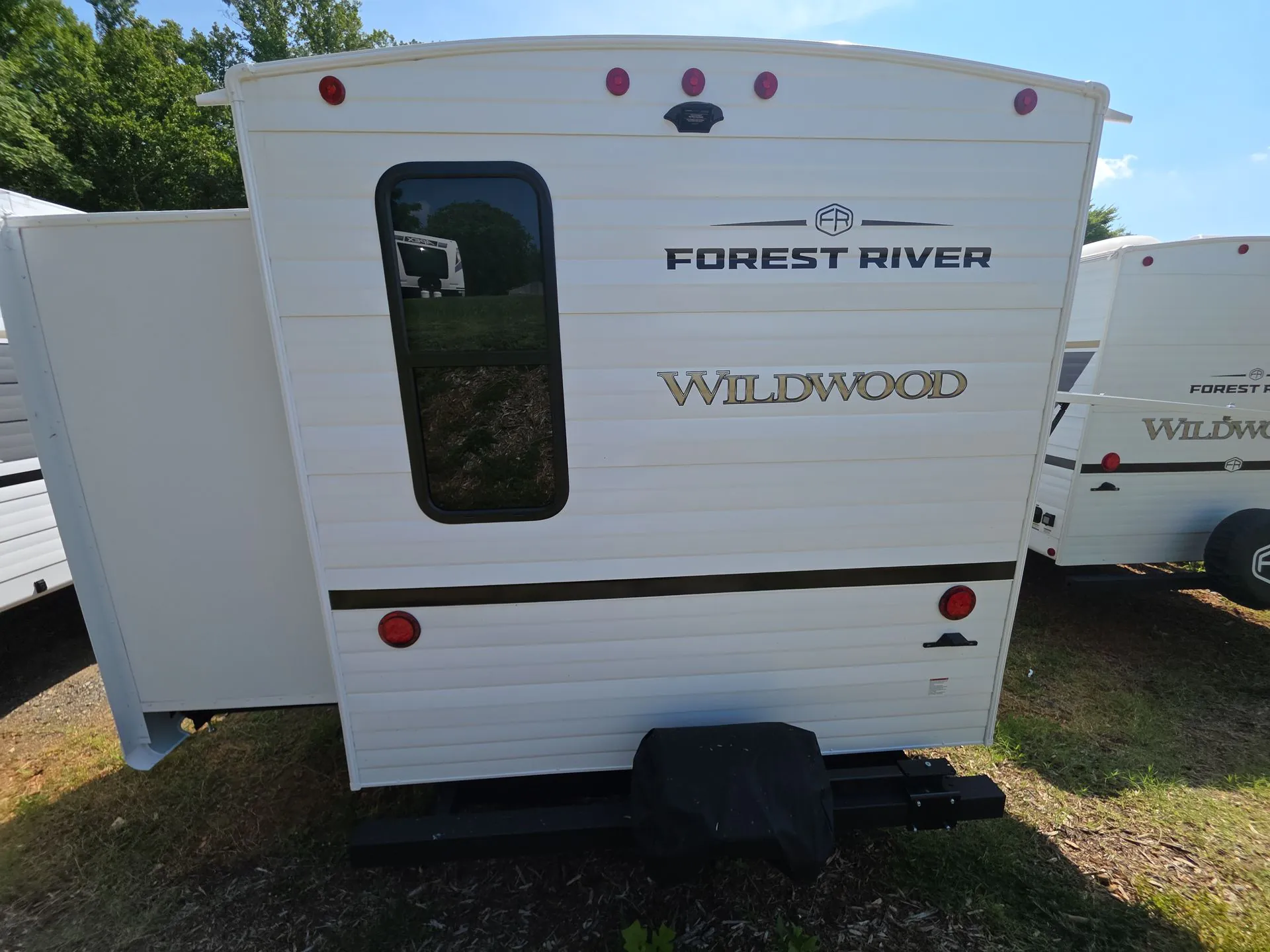 2027 Forest River Wildwood 33TS — Photo 7