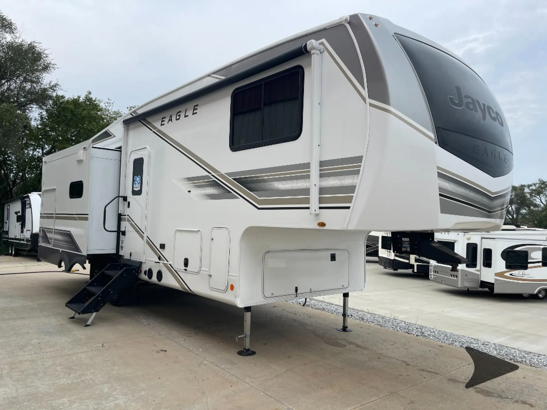 2027 Jayco Eagle 28RLT - Photo 3