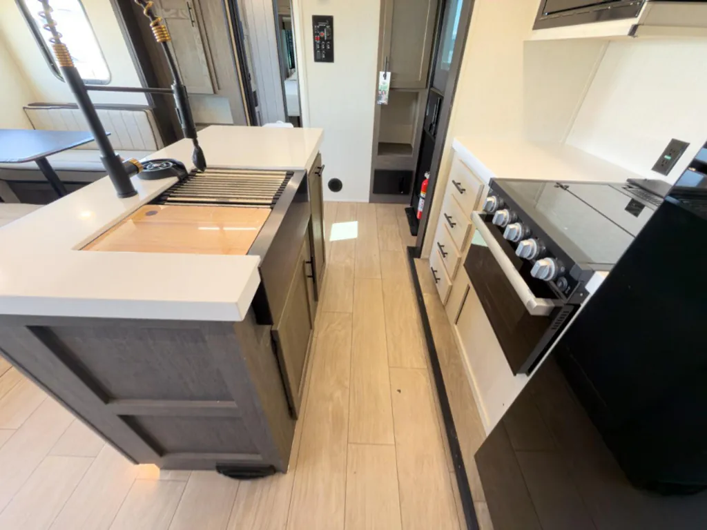 2026 Forest River Cherokee Alpha Wolf 33BH, Photos photo 25