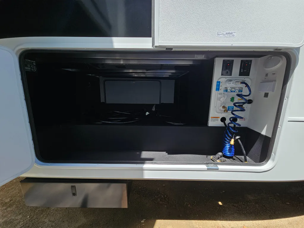 2026 Brinkley Model Z 3600, Photos photo 77