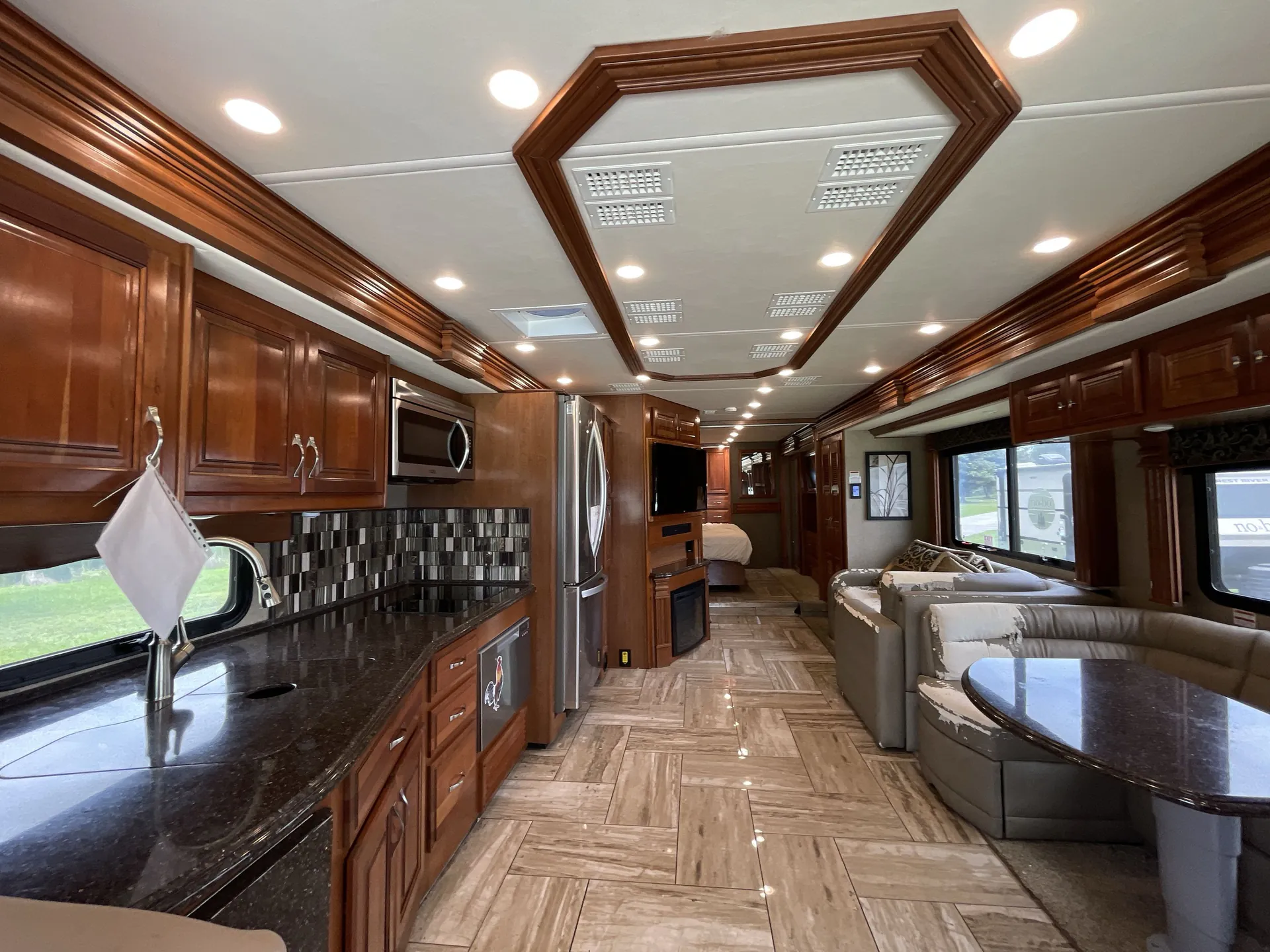2018 fleetwood Discovery 38K — living area main