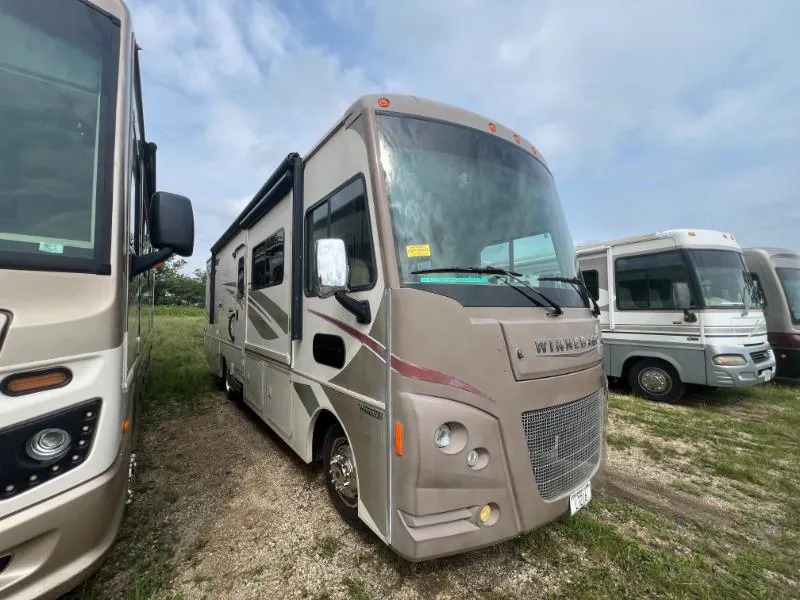 2015 Winnebago Vista  F-53 30T - Photo 2