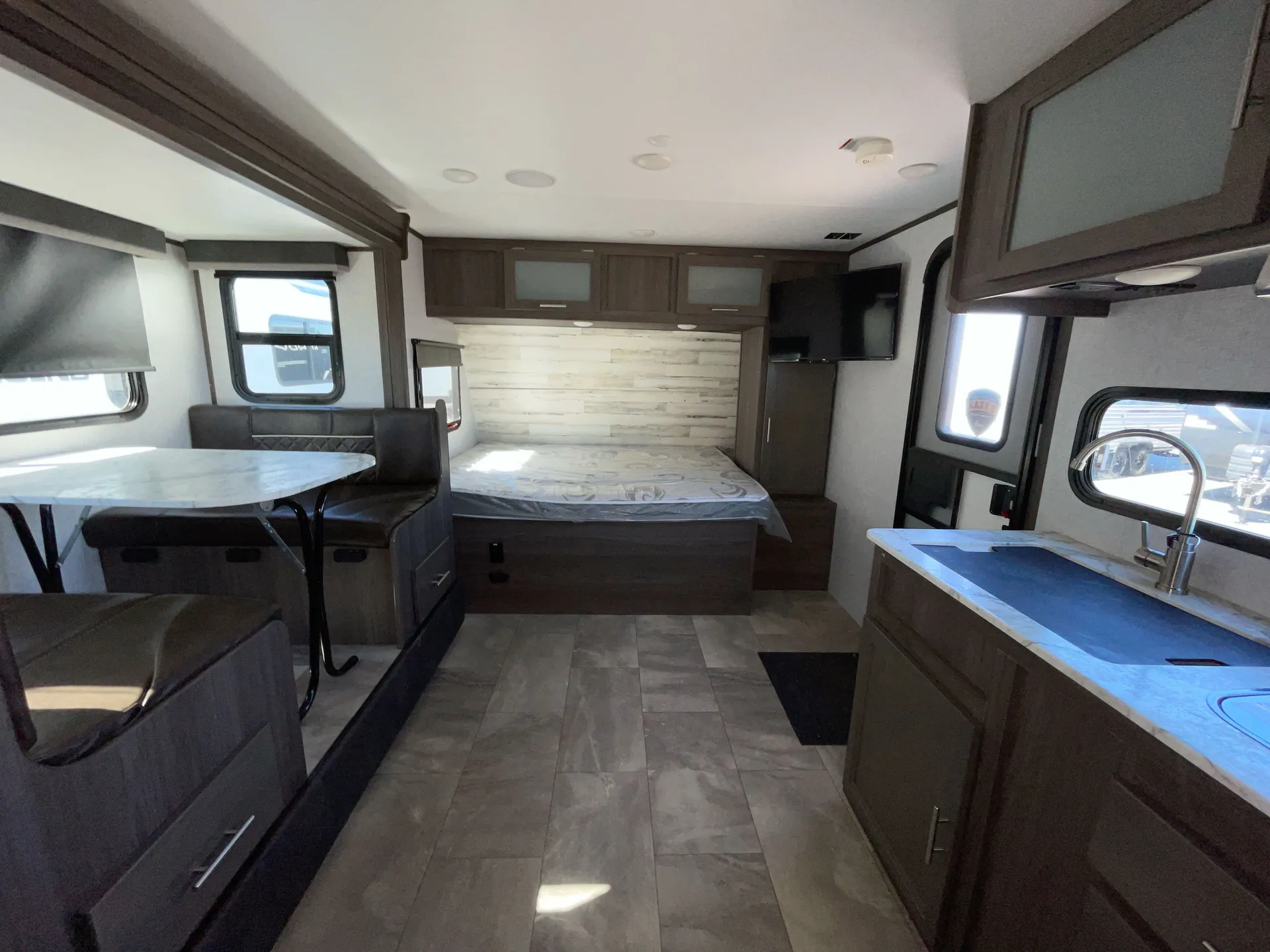 2021 Dutchmen Kodiak Cub 196BH — living area main