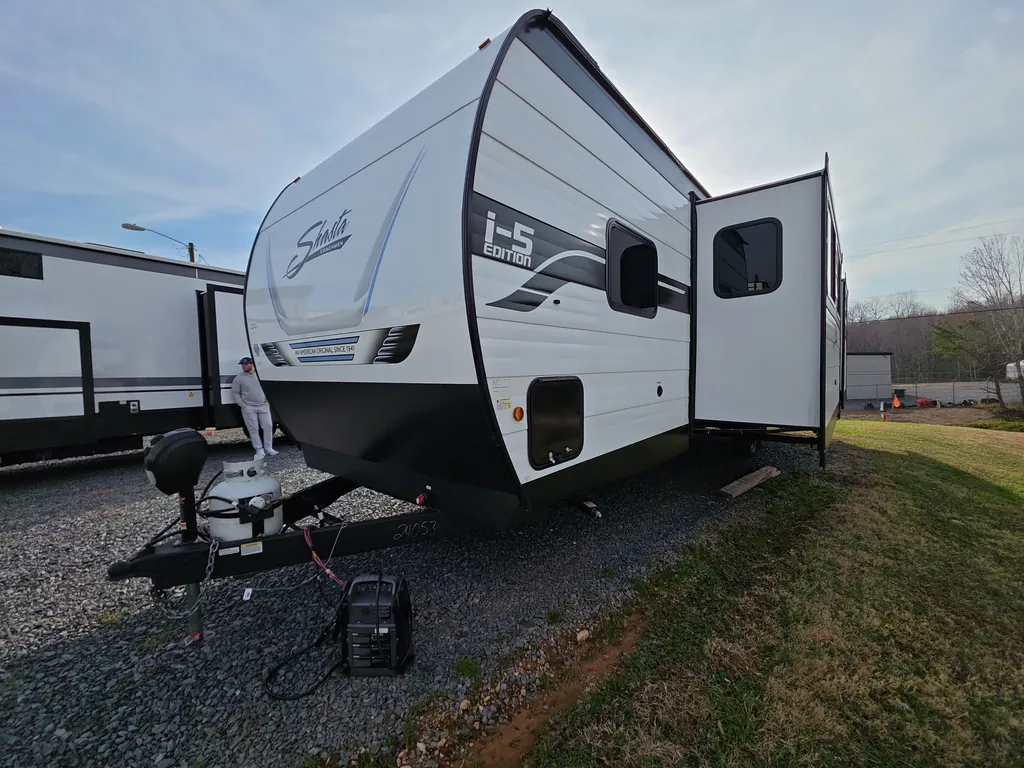 2026 Shasta RVs i-5 Edition 532BEDS, Photos photo 4