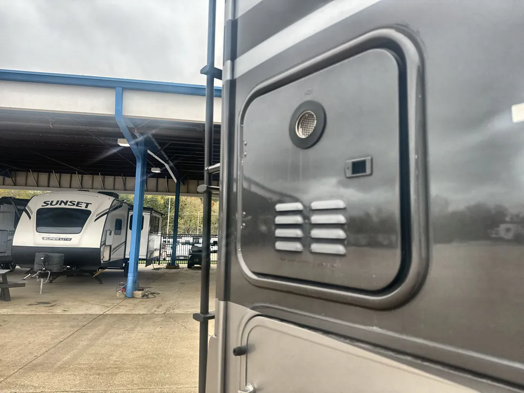 2022 Thor Motor Coach Tiburon 24FB, Photos photo 20