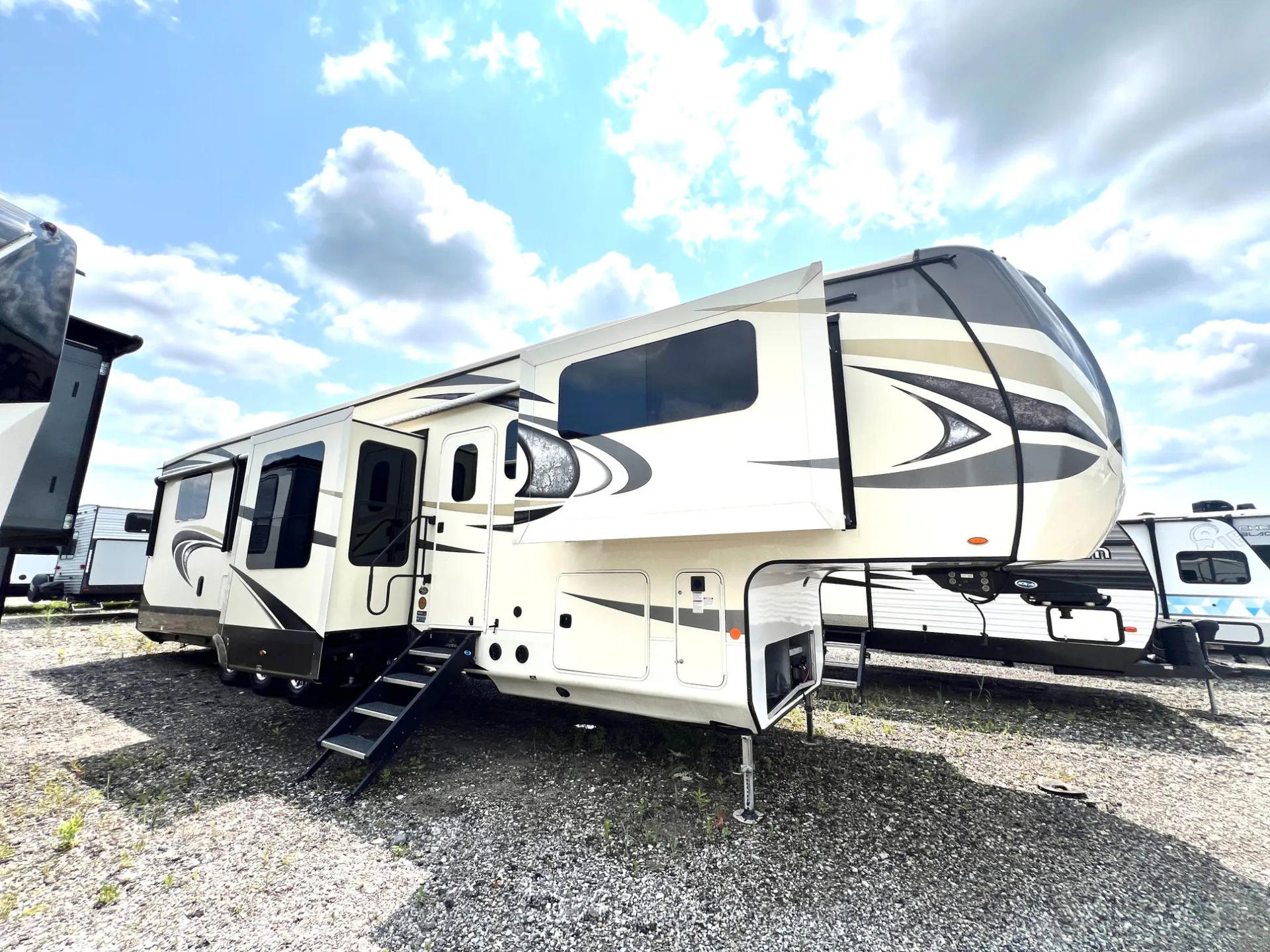 2019 Jayco North Point 385THWS - Photo 2