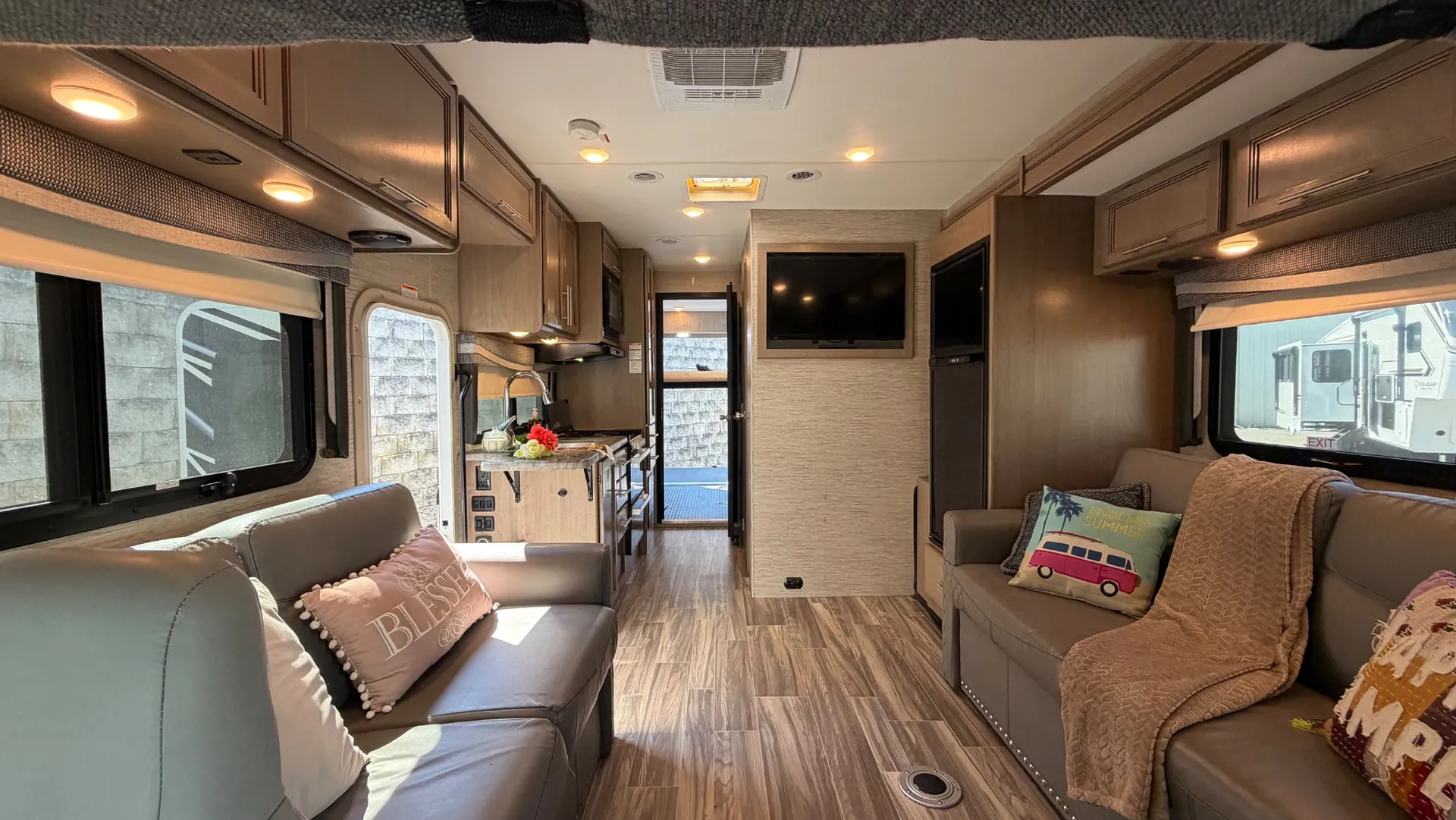 2022 Thor Motor Coach Outlaw 29J - Photo 3