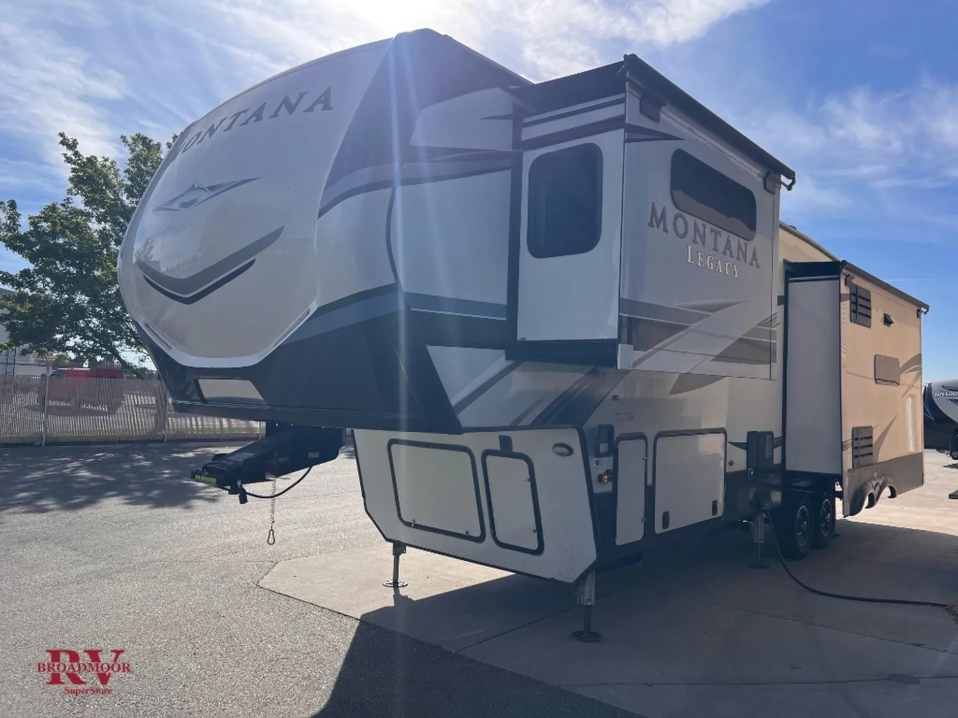 2021 Keystone Montana 3120RL - Photo 3