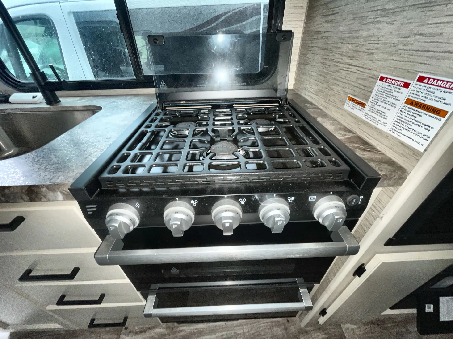 2023 Thor Motor Coach Chateau 25V — living area main