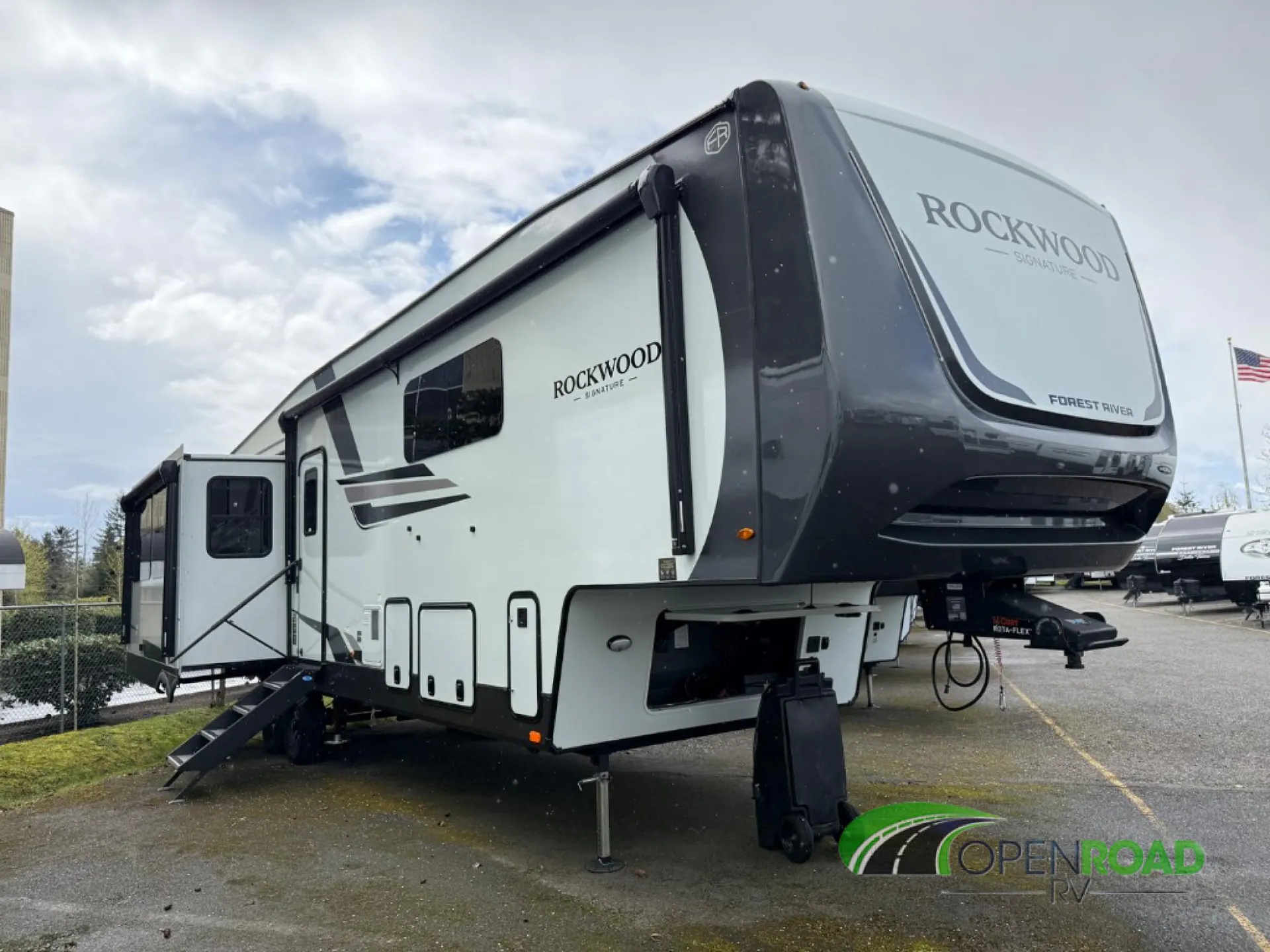 2026 Forest River Rockwood Signature 401SFB - Photo 3