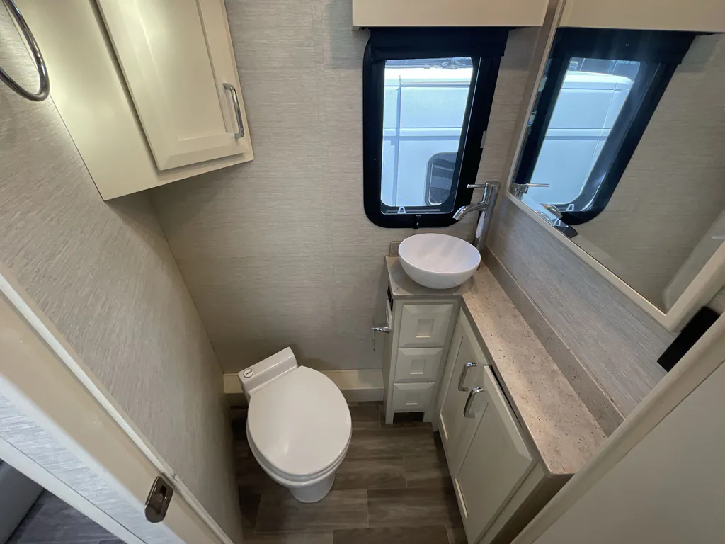 2024 Tiffin Wayfarer 25 RLW, Photos photo 16