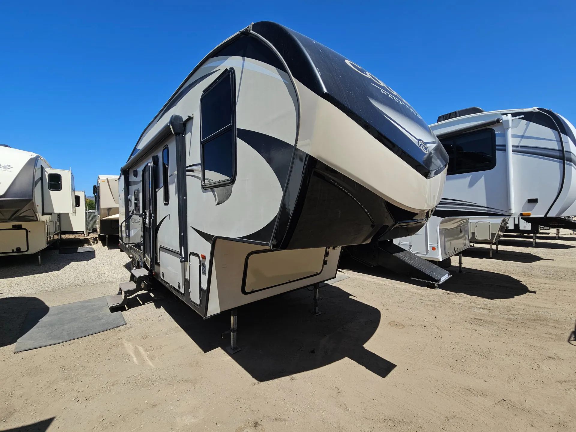 2018 Keystone Cougar Half-Ton 25RESWE — Photo 1
