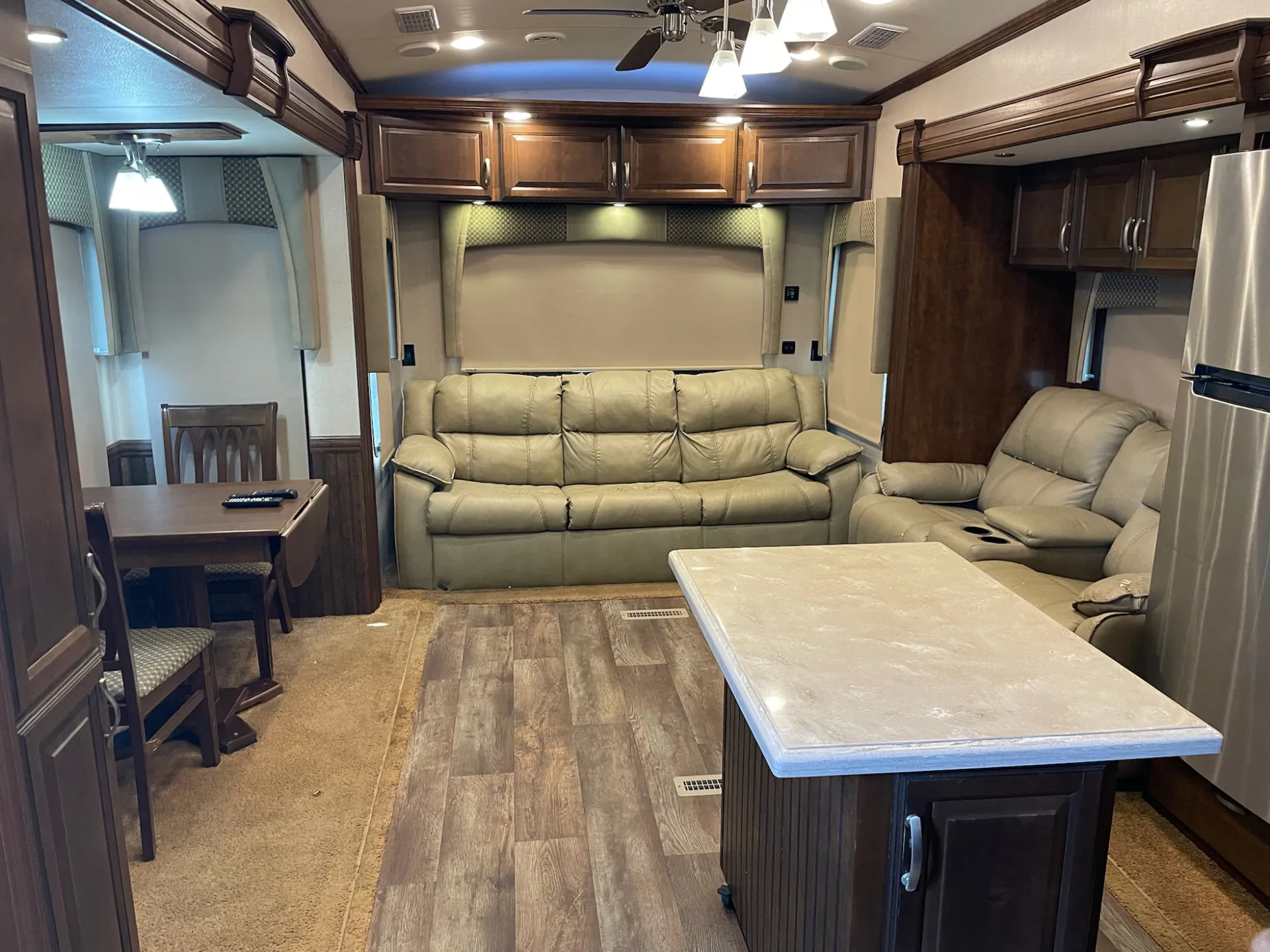 2016 Forest River Cardinal 3030RS - Photo 4