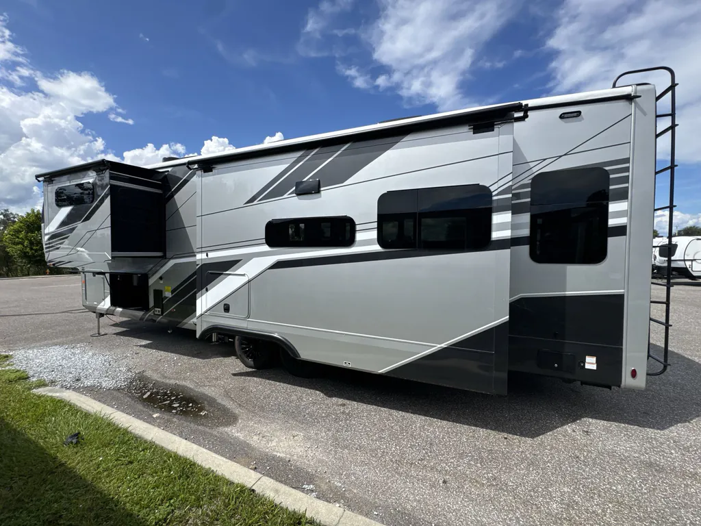 2027 Jayco Pinnacle 36FBTS, Photos photo 5