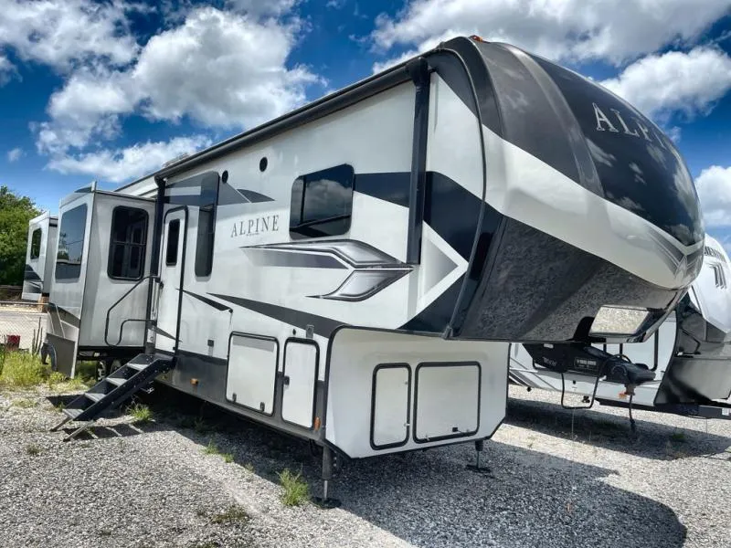 2022 Keystone Alpine 3850RD - Photo 2